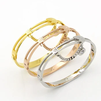New chain hanging hanging buckle bracelet Korean version of the influx of people bracelet titanium steel rose gold jewelry
New chain hanging hanging buckle bracelet Korean version of the influx of people bracelet titanium steel rose gold jewelry