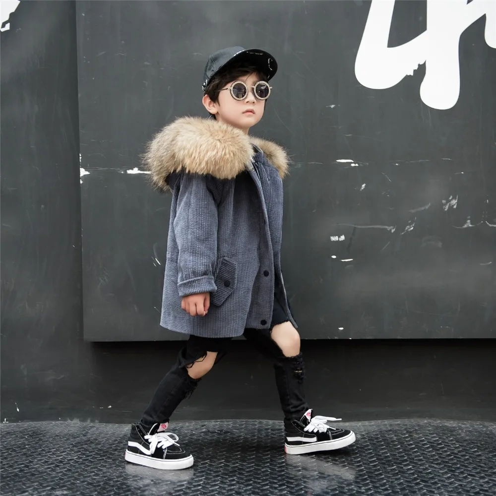 2017 brand style large real raccoon fur collar corduroy long overcoat children's warm natural Rex Rabbit fur lining coat 110-160
2017 brand style large real raccoon fur collar corduroy long overcoat children's warm natural Rex Rabbit fur lining coat 110-160