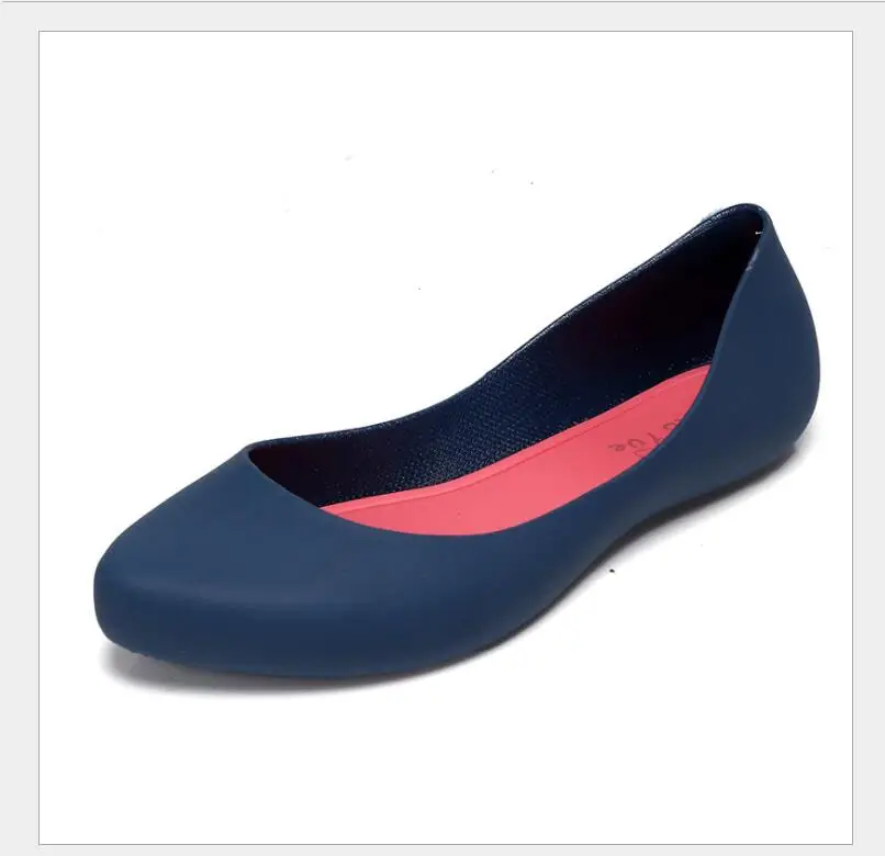 The new ladies can wear rain shoes all the year round, shallow - mouthed jelly waterproof shoes flat beach shoes non-slip women' 
The new ladies can wear rain shoes all the year round, shallow - mouthed jelly waterproof shoes flat beach shoes non-slip women'
