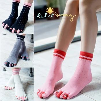Cartoon strawberry jacquard jacquard autumn and winter women socks Cotton 5 Toes Socks funny cartoon socks Five fingers socks
Cartoon strawberry jacquard jacquard autumn and winter women socks Cotton 5 Toes Socks funny cartoon socks Five fingers socks