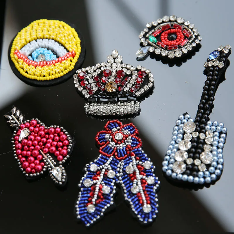 1Pc Beaded Crystal Red Diamond Eye Heart Crown Patches Embroidery Applique Sew on Gold Badge Clothes Craft Sewing RP40
1Pc Beaded Crystal Red Diamond Eye Heart Crown Patches Embroidery Applique Sew on Gold Badge Clothes Craft Sewing RP40