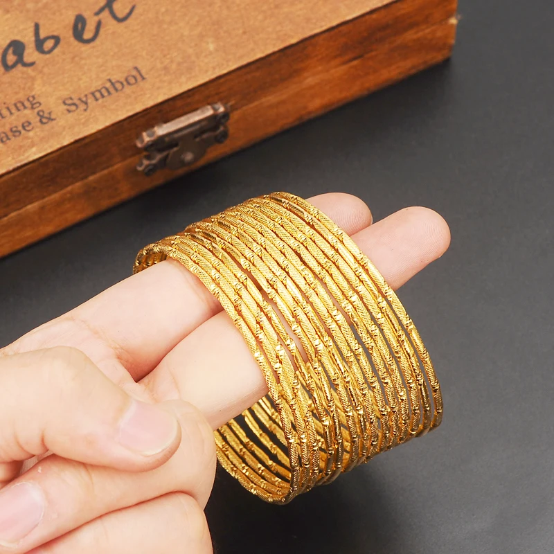 4pcs Dubai Gold Stamp women girls Bangle india Bracelet for Kids african Children Bairn Jewelry Baby mideast Arab cute Gift
4pcs Dubai Gold Stamp women girls Bangle india Bracelet for Kids african Children Bairn Jewelry Baby mideast Arab cute Gift