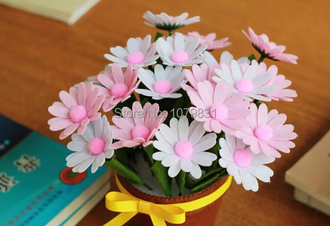 DIY kit felt fabric kit daisy flowers for handmade sewing material cutting little daisy flowers decoration flower.
DIY kit felt fabric kit daisy flowers for handmade sewing material cutting little daisy flowers decoration flower.