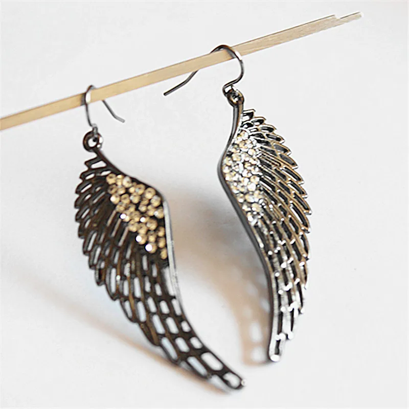 New style fashionable women act the role of wholesale girl party personality black flowery wing earrings gift agent shipping
New style fashionable women act the role of wholesale girl party personality black flowery wing earrings gift agent shipping