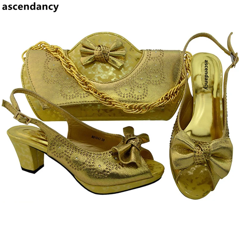 Gold Color Italian Matching Shoe and Bag Set for Wedding Women Italian African Party Pumps Shoes and Bag Nigerian Shoes and Bag
Gold Color Italian Matching Shoe and Bag Set for Wedding Women Italian African Party Pumps Shoes and Bag Nigerian Shoes and Bag