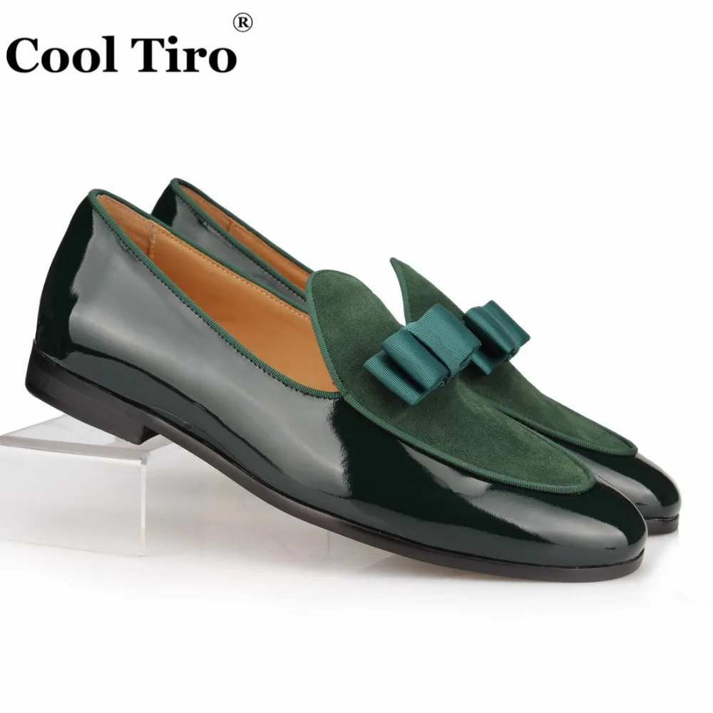 COOL TIRO Patent Leather and Suede Loafers Men Slippers Bowknot Wedding Dress Men's Flats Slip on office Gentlemen Casual Shoes
COOL TIRO Patent Leather and Suede Loafers Men Slippers Bowknot Wedding Dress Men's Flats Slip on office Gentlemen Casual Shoes