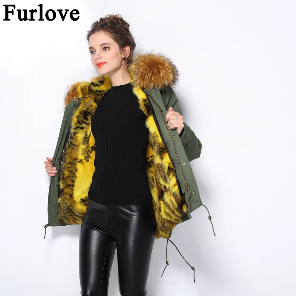 Furlove raccoon fur hood winter jacket women parka natural fur coat for women thick soft lining abrigos de piel mujer 2016
Furlove raccoon fur hood winter jacket women parka natural fur coat for women thick soft lining abrigos de piel mujer 2016