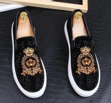 New Dandelion Spikes Flat Leather Shoes Rhinestone Fashion Men embroidery Loafer Dress Shoes Smoking Slipper Casual Diamond Shoe
New Dandelion Spikes Flat Leather Shoes Rhinestone Fashion Men embroidery Loafer Dress Shoes Smoking Slipper Casual Diamond Shoe