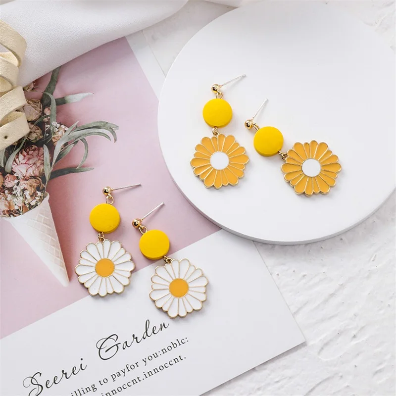 2019 Korean temperament Daisy Long Dangle Earrings Sweet Flower alloy Earrings Women Summer Jewelry Fashion Ear Accessories
2019 Korean temperament Daisy Long Dangle Earrings Sweet Flower alloy Earrings Women Summer Jewelry Fashion Ear Accessories