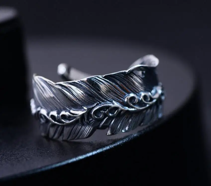 Hot Retro punk leaf ring men stainless steel black silver Sanskrit feather ring adjustable ring.
Hot Retro punk leaf ring men stainless steel black silver Sanskrit feather ring adjustable ring.