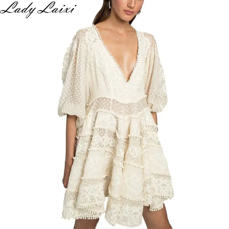 2018 Autumn High Quality Luxury Runway Designer Dress Women's Sexy V-Neck Bohemian White Lace Embroidery Mini Dress
2018 Autumn High Quality Luxury Runway Designer Dress Women's Sexy V-Neck Bohemian White Lace Embroidery Mini Dress