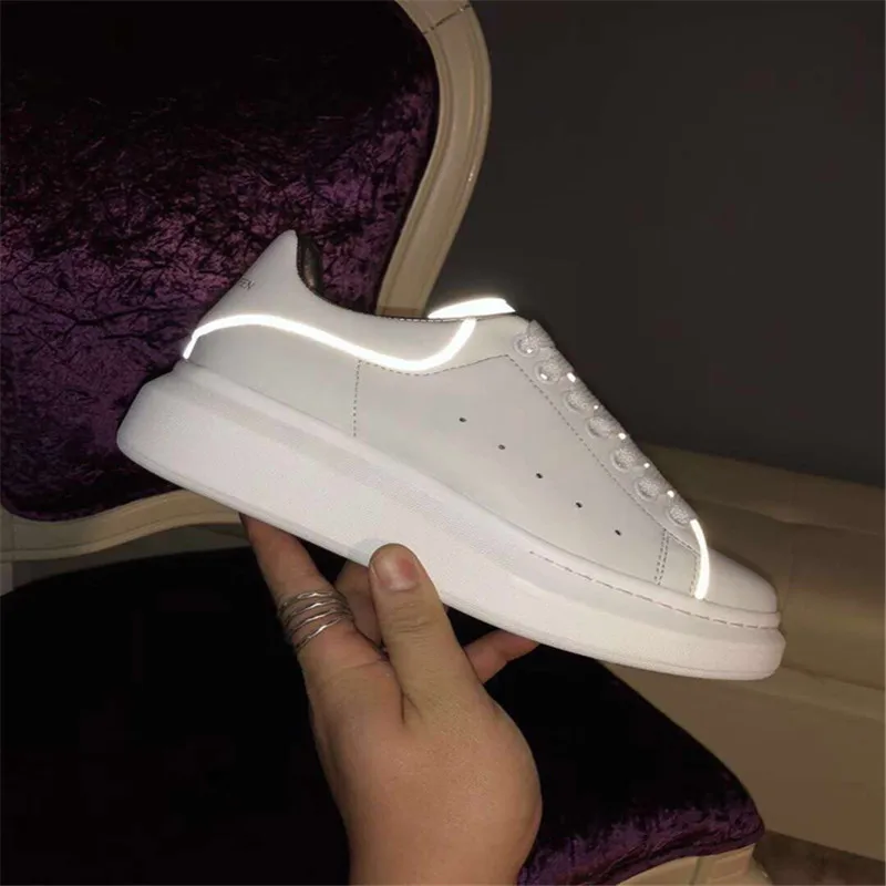 New spring and autumn women's leather personality women's design women's shoes high-quality luminous luxury sports shoes
New spring and autumn women's leather personality women's design women's shoes high-quality luminous luxury sports shoes