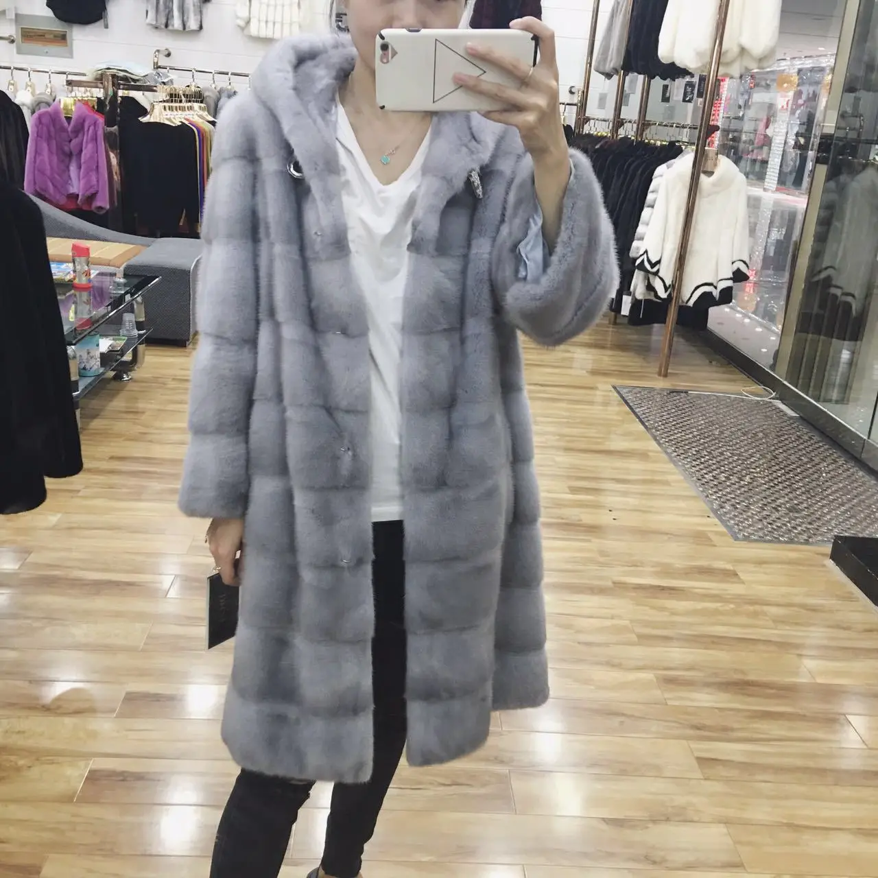 2017 new mink, full leather coat, imported crown, velvet, long, hooded, transverse mink coat, female
2017 new mink, full leather coat, imported crown, velvet, long, hooded, transverse mink coat, female