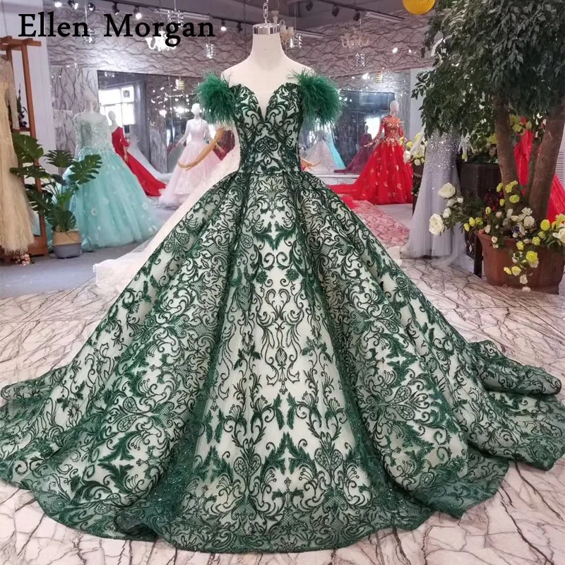 Saudi Arabia Dark Green Lace Wedding Dresses 2019 Custom Made Glitter Off Shoulder Beaded Feather Puffy Bridal Gowns for Women
Saudi Arabia Dark Green Lace Wedding Dresses 2019 Custom Made Glitter Off Shoulder Beaded Feather Puffy Bridal Gowns for Women