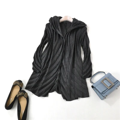 FREE SHIPPING Miyake fashion Manual curved pleats turn-down collar SOLID single button coat IN STOCK
FREE SHIPPING Miyake fashion Manual curved pleats turn-down collar SOLID single button coat IN STOCK