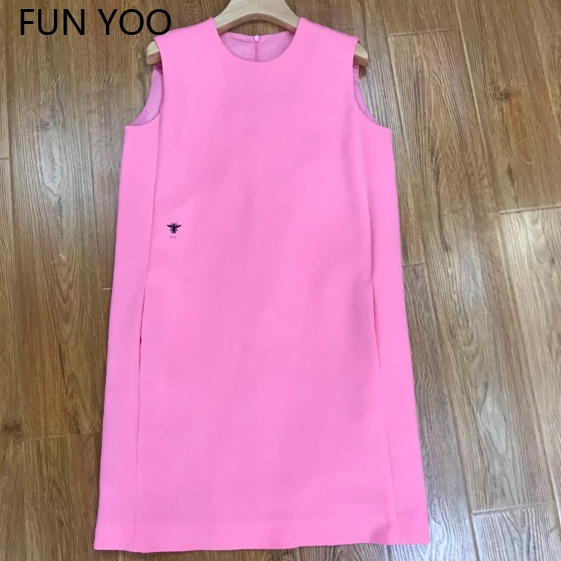 2019 Female Straight Sweet Dress Sleevelss Knee length O-neck Embroidery White and Pink Solid Fashion Black Zipper Dress
2019 Female Straight Sweet Dress Sleevelss Knee length O-neck Embroidery White and Pink Solid Fashion Black Zipper Dress