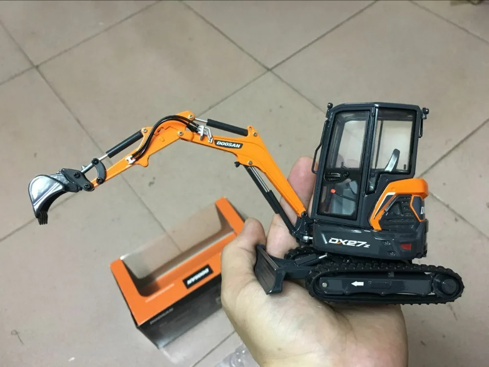 Редкий! Компактный экскаватор Doosan DX27Z масштаб 1/25 литье под давлением новая модель