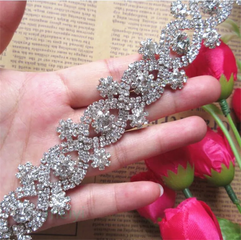 

Hot 30cm Rhinestone Crystal Chain Trim Ribbon Sparkle Diamante Silver Applique Bridal Sash Sewing on Wedding Dress Decoration