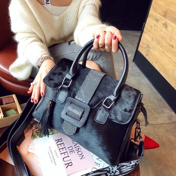 Boston bag2018 New Soft Horse Hair Handbags Fur Women Tote Bags Large Capacity Black Cool Shoulder Bags Boston Bag HIgh quality
Boston bag2018 New Soft Horse Hair Handbags Fur Women Tote Bags Large Capacity Black Cool Shoulder Bags Boston Bag HIgh quality