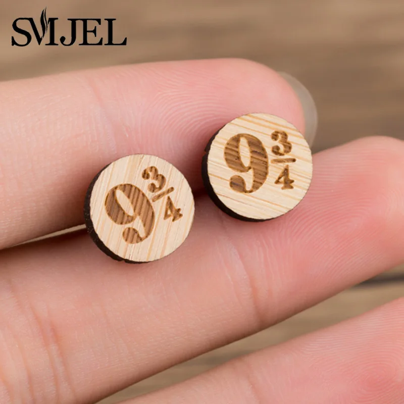 SMJEL Movie Deathly Hallows Harry P Stud Earrings Platform 9-3/4 Earrings Wooden Jewelry Magic Platform Pendients Brincos
SMJEL Movie Deathly Hallows Harry P Stud Earrings Platform 9-3/4 Earrings Wooden Jewelry Magic Platform Pendients Brincos