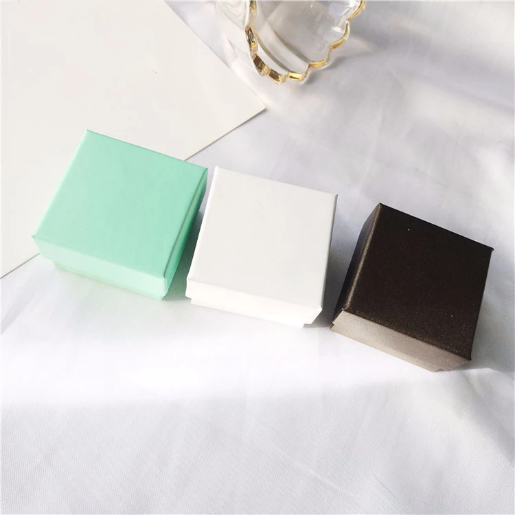 wholesale 10pcs a lot nice box 5x5x3cm nice fashion Kraft paper white /green box For earring/ring jewelry nice box A85
wholesale 10pcs a lot nice box 5x5x3cm nice fashion Kraft paper white /green box For earring/ring jewelry nice box A85