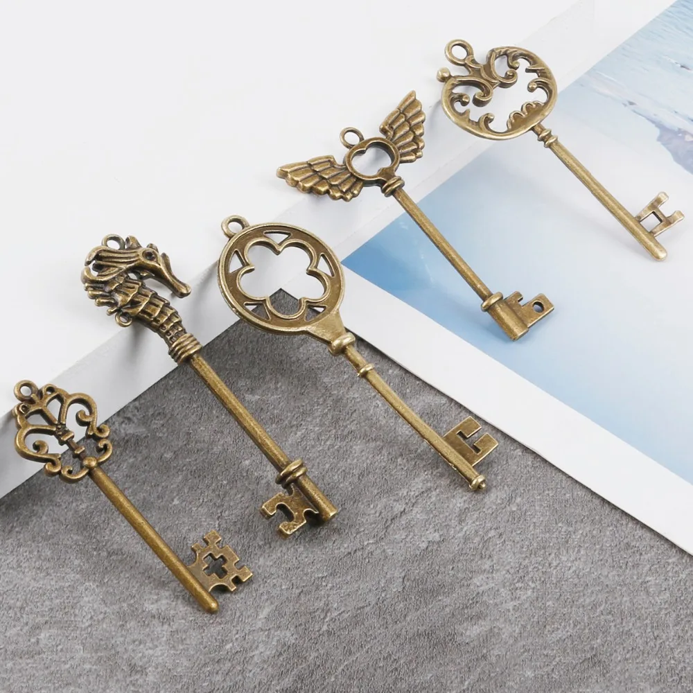 Mix Size 2Pcs/lot Bronze Color Metal Alloy Lovely Large Crown Key Charms Vintage Jewelry Keys Charms
Mix Size 2Pcs/lot Bronze Color Metal Alloy Lovely Large Crown Key Charms Vintage Jewelry Keys Charms