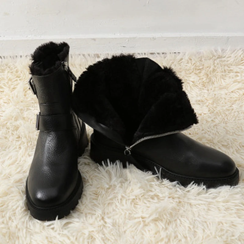 2018 winter new Martin boots plus velvet booties female side zipper leather wild high round head single boots.
2018 winter new Martin boots plus velvet booties female side zipper leather wild high round head single boots.