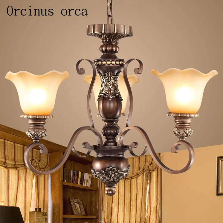 American classical sculpture chandelier living room bedroom lamp European style simple and creative iron art chandelier
American classical sculpture chandelier living room bedroom lamp European style simple and creative iron art chandelier