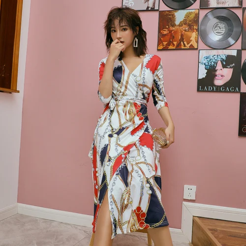 2019 Autumn New Fashion V-neck Slim Temperament Open Fork Exquisite Print Women Seven-minutes Sleeve Female Body Wrapped Dresses
2019 Autumn New Fashion V-neck Slim Temperament Open Fork Exquisite Print Women Seven-minutes Sleeve Female Body Wrapped Dresses