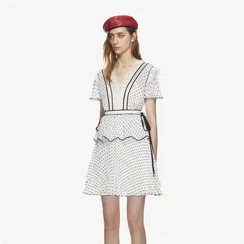 New type of short sleeve sexy v-neck lace stitching wave point backless F0408 pleated dress
New type of short sleeve sexy v-neck lace stitching wave point backless F0408 pleated dress