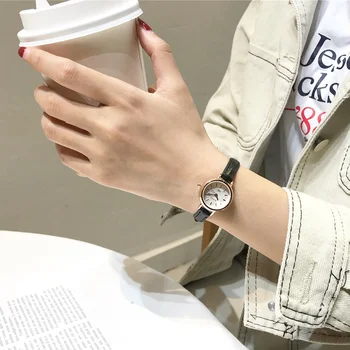 Small design vintage leather quartz female clock simple stylish women dress watches fashion woman wristwatches Relogio Feminino
Small design vintage leather quartz female clock simple stylish women dress watches fashion woman wristwatches Relogio Feminino
