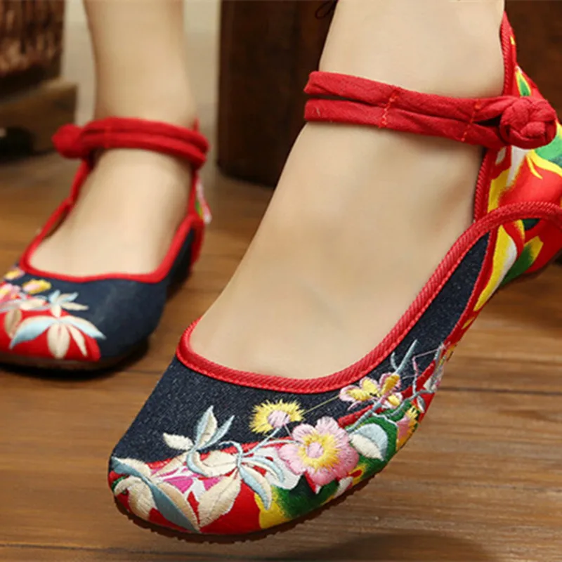 Beijing ethnic style women's high-cut embroidered round toe single shoes invisible height increasing buckle strap vintage shoe
Beijing ethnic style women's high-cut embroidered round toe single shoes invisible height increasing buckle strap vintage shoe