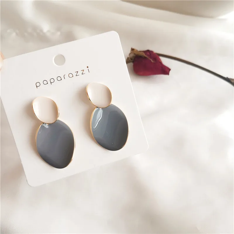 New Fashion Double Twisted Round Stud Earrings Gray Color Earrings For Women Earring Jewelry Oorbellen Brincos Accessories 2019
New Fashion Double Twisted Round Stud Earrings Gray Color Earrings For Women Earring Jewelry Oorbellen Brincos Accessories 2019