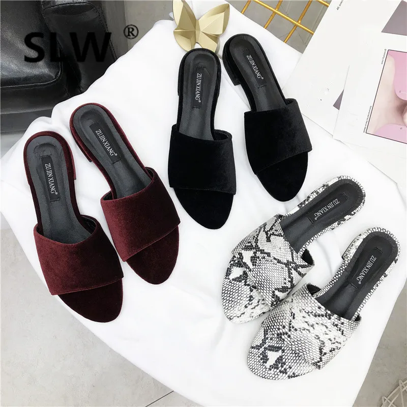 faux suede retro flat mules slippers woman low heel open toe shallow mouth slides brand high quality flip flops woman flats
faux suede retro flat mules slippers woman low heel open toe shallow mouth slides brand high quality flip flops woman flats