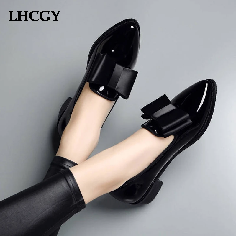 Plus Size 41 Spring Flats Women Shoes Bowtie Loafers Patent Leather Elegant Low Heels Slip On Footwear Female Oxford Shoes 7583
Plus Size 41 Spring Flats Women Shoes Bowtie Loafers Patent Leather Elegant Low Heels Slip On Footwear Female Oxford Shoes 7583