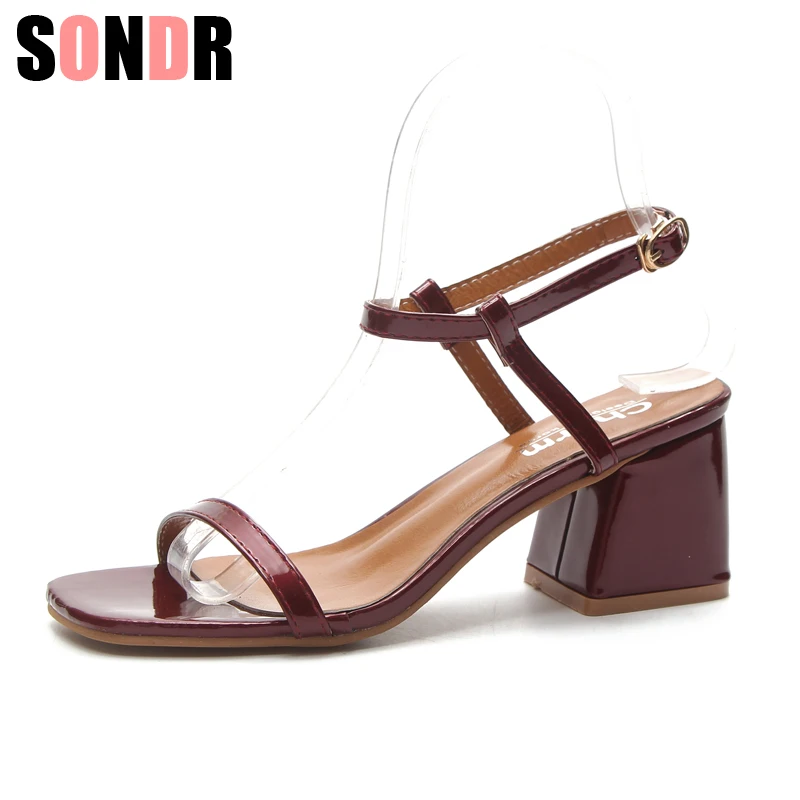 metal Summer Women Sandals Open Toe shoes Women's Sandles Square heel Women Shoes Korean Style Gladiator Shoes size35-39
metal Summer Women Sandals Open Toe shoes Women's Sandles Square heel Women Shoes Korean Style Gladiator Shoes size35-39