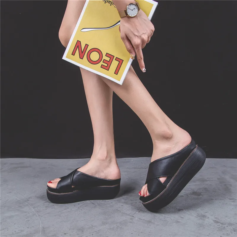 Women's New Pu Leather Platform Slippers Sandals for Women Flat Big Size Shoes Summer Beach Slides Mules Clogs Girl Shoes
Women's New Pu Leather Platform Slippers Sandals for Women Flat Big Size Shoes Summer Beach Slides Mules Clogs Girl Shoes