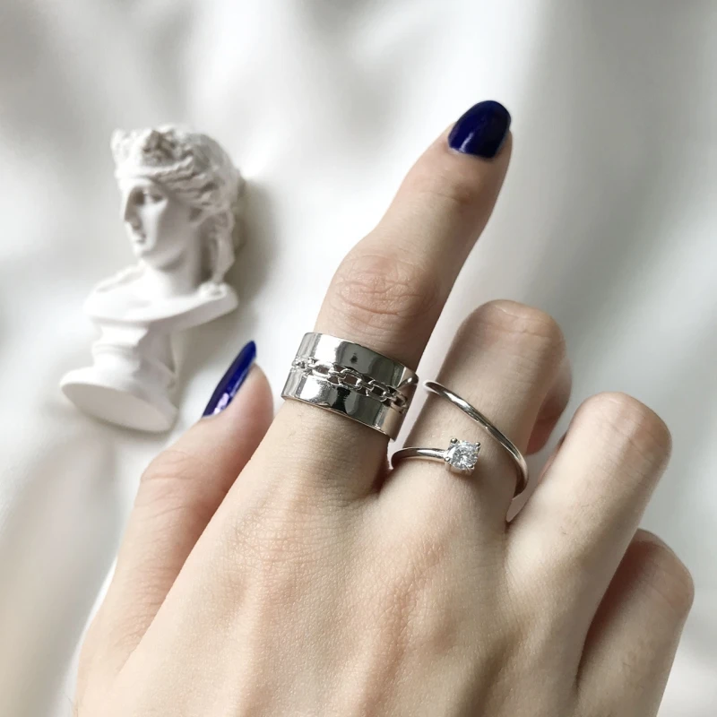 925 Sterling Silver Wide Glossy Middle Chain Ring Personality Punk Rings Unisex Jewelry Free Size Open Adjusted Ring Engagement
925 Sterling Silver Wide Glossy Middle Chain Ring Personality Punk Rings Unisex Jewelry Free Size Open Adjusted Ring Engagement