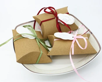 100 Hot Sale Cute Wedding Favors Pillow Style Craft Kraft Paper Candy Boxes + Ribbons & tags European retro style Gift Boxes
100 Hot Sale Cute Wedding Favors Pillow Style Craft Kraft Paper Candy Boxes + Ribbons & tags European retro style Gift Boxes
