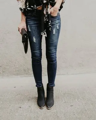 S - XL 2018 Distressed Ripped Hole Cotton Denim Jeans Women Stretch Skinny Pencil Pants Elastic Sexy Jean Trousers
S - XL 2018 Distressed Ripped Hole Cotton Denim Jeans Women Stretch Skinny Pencil Pants Elastic Sexy Jean Trousers