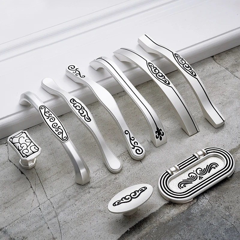 Modern Slotted Solid Zinc Alloy Handles 96mm 128mm Kitchen Cabinet Handles Cupboard Drawer Knobs Pulls Furniture Hardware
Modern Slotted Solid Zinc Alloy Handles 96mm 128mm Kitchen Cabinet Handles Cupboard Drawer Knobs Pulls Furniture Hardware