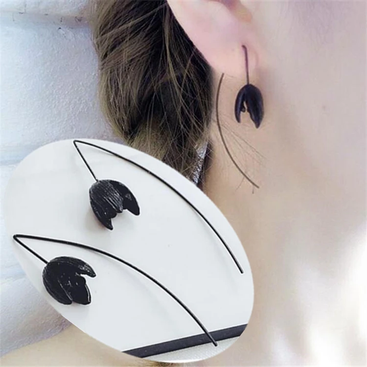 Hot Sale Black Copper Wire Flower Fashion Handmade Simple Statement Stud Earrings for Women Jewelry Bijoux Brincos Oorbellen
Hot Sale Black Copper Wire Flower Fashion Handmade Simple Statement Stud Earrings for Women Jewelry Bijoux Brincos Oorbellen