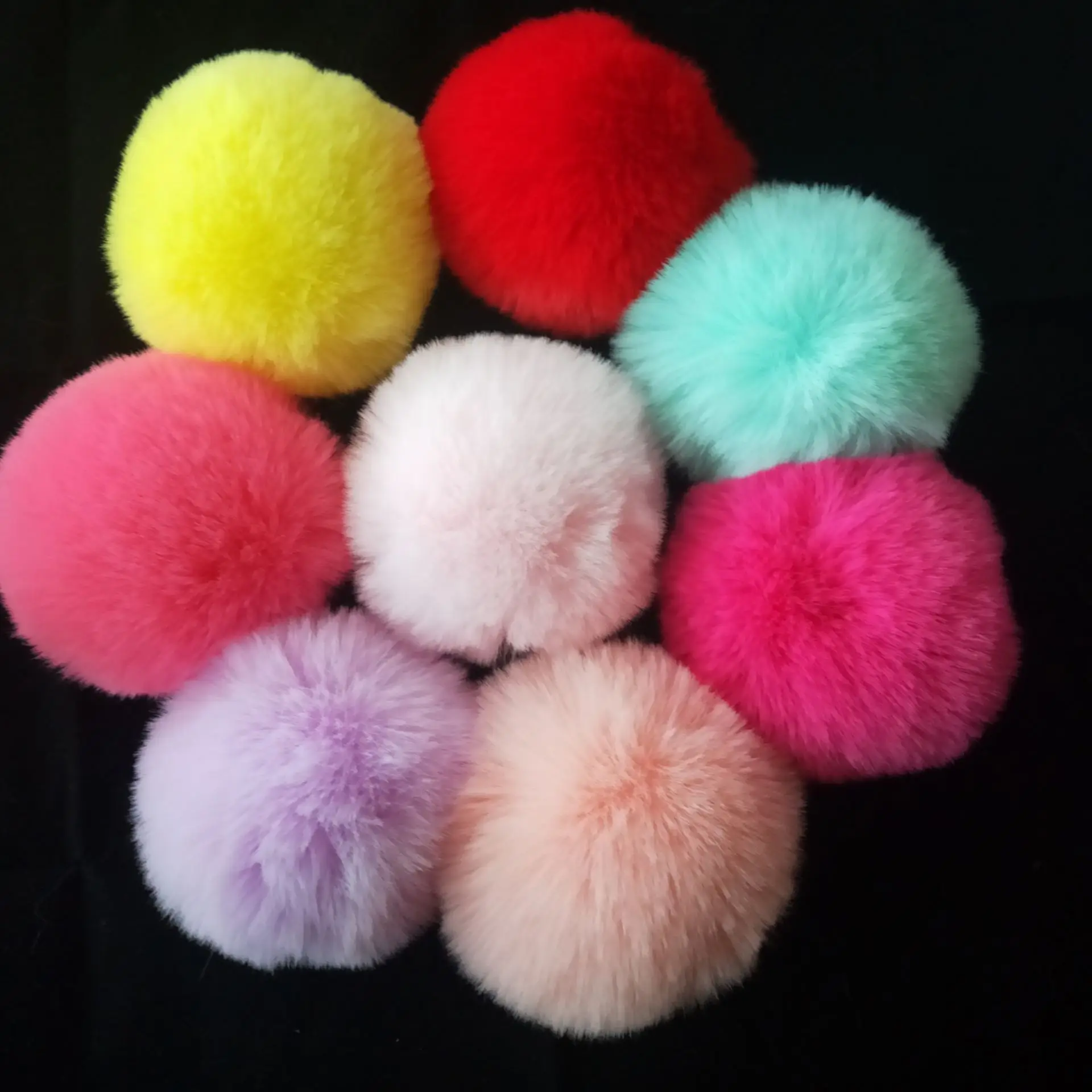 27Colors Rabbit Fur Keychain Ball Pendant PomPom for Car Handbag Keychain Gold Metal Charm Key Ring for Women
27Colors Rabbit Fur Keychain Ball Pendant PomPom for Car Handbag Keychain Gold Metal Charm Key Ring for Women