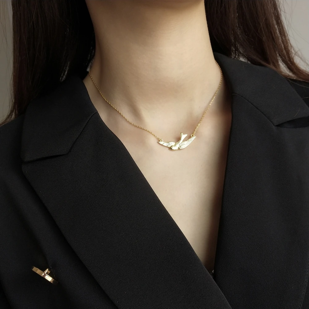 925 Sterling Silver Fashion Women Simple Personality European American Animal Flying Bird Necklace Clavicle Chain Swallow Choker
925 Sterling Silver Fashion Women Simple Personality European American Animal Flying Bird Necklace Clavicle Chain Swallow Choker