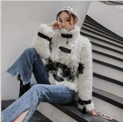 2019 Women Short Section Fur Jackets Black/White Sheepskin Buckle Warm Winter Man-Made Fur Outwears Fluffy Fur Coats K1012
2019 Women Short Section Fur Jackets Black/White Sheepskin Buckle Warm Winter Man-Made Fur Outwears Fluffy Fur Coats K1012
