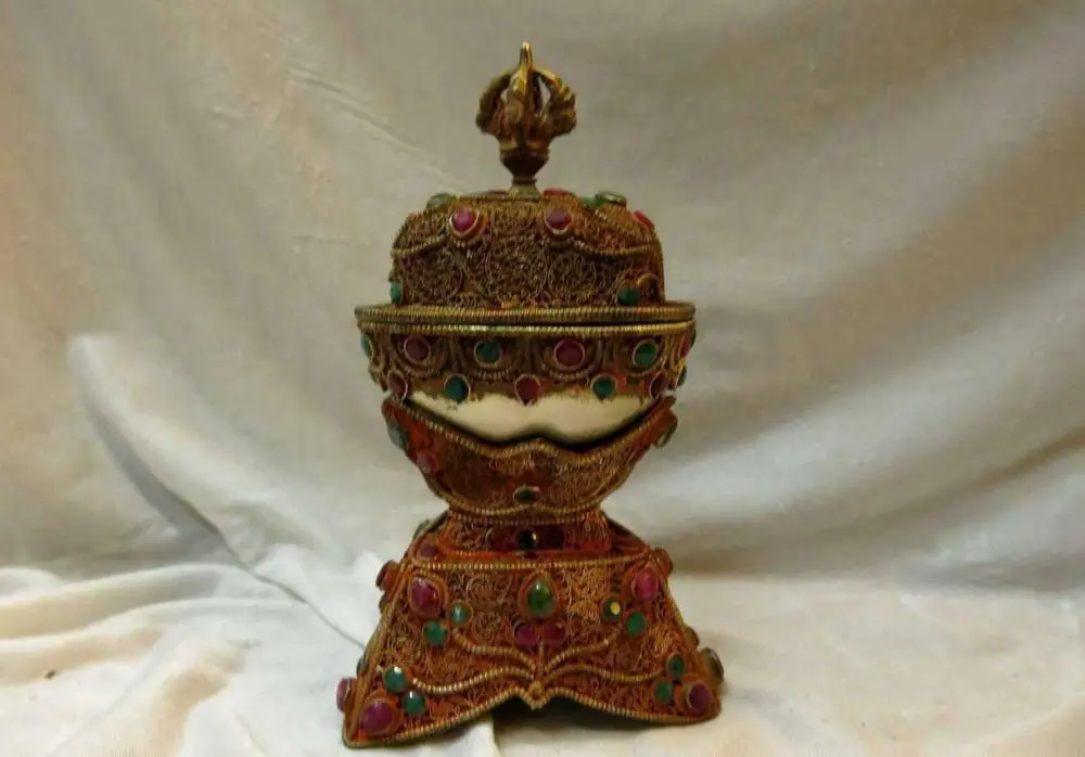 8" Tibet gilt copper handwork gem Buddhism Buddhism Kapala Sculpture Statue
8" Tibet gilt copper handwork gem Buddhism Buddhism Kapala Sculpture Statue