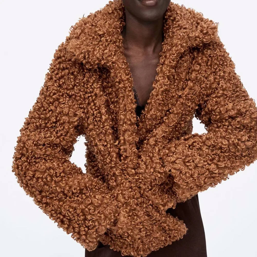 High Street Teddy Fur Coat Women Turn Down Collar Winter Warm Faux Fur Jacket Ladies Autumn Winter Soft Thick Outwears 2019 New 
High Street Teddy Fur Coat Women Turn Down Collar Winter Warm Faux Fur Jacket Ladies Autumn Winter Soft Thick Outwears 2019 New