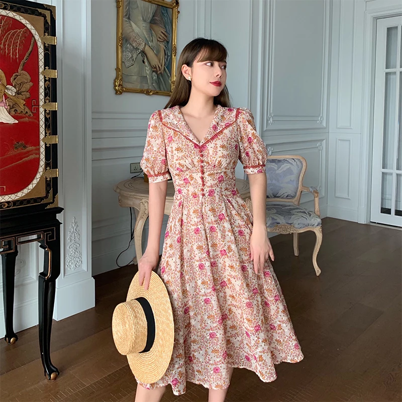 LYNETTE'S CHINOISERIE Summer Romantic French Royal Vintage Slim Waist Floral Print V-neck Lace Decorated Dresses
LYNETTE'S CHINOISERIE Summer Romantic French Royal Vintage Slim Waist Floral Print V-neck Lace Decorated Dresses