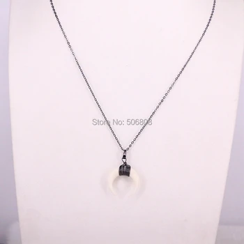5 Strands Zyunz Gun Metal Color Wire Wrap Double Horn & moon crescent shape Ox Bone Pendant Necklace
5 Strands Zyunz Gun Metal Color Wire Wrap Double Horn & moon crescent shape Ox Bone Pendant Necklace