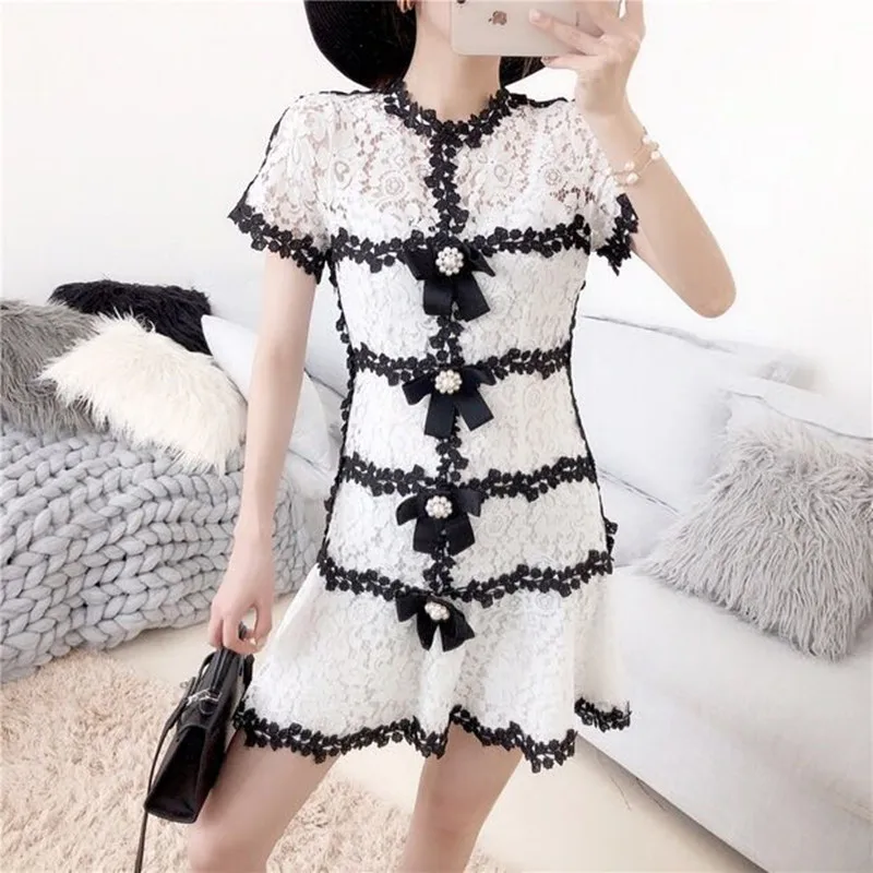 Runway Women Plaid Tweed Dress 2019 Summer Elegant Single Breast Short Sleeve White Black Houndstooth Aline Dress vestido curto
Runway Women Plaid Tweed Dress 2019 Summer Elegant Single Breast Short Sleeve White Black Houndstooth Aline Dress vestido curto